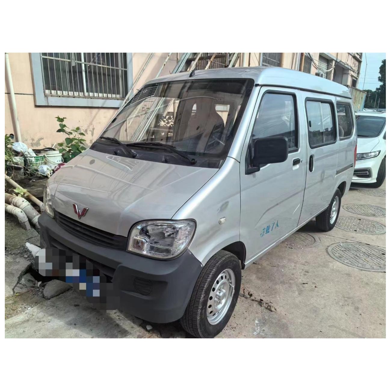 China High Quality Fuel Efficient Van 2500mm Wuling Mini Light Vans 4 Wheels Wuling Sunshine for Sale